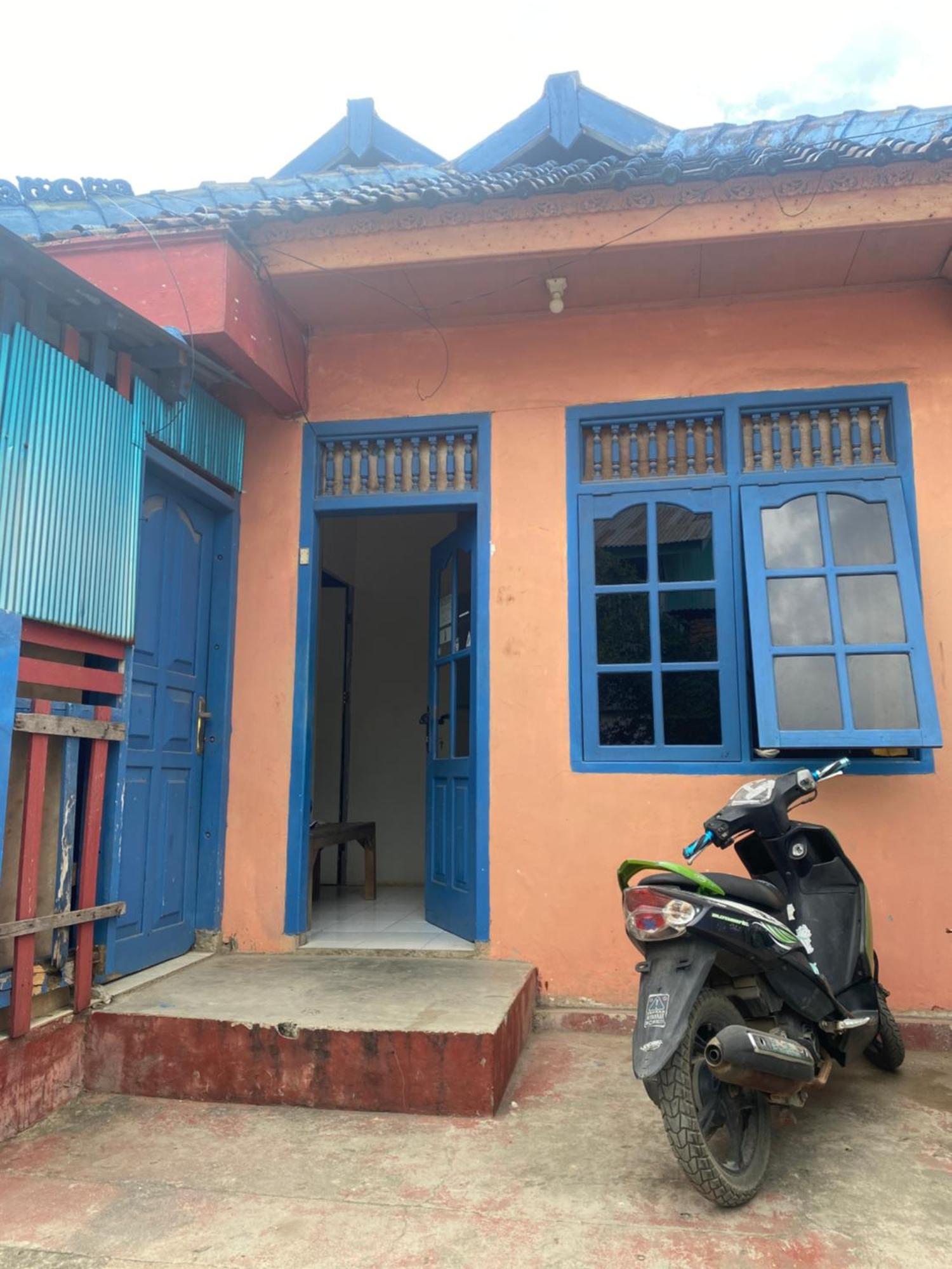 Cempaka Hostel Labuan Bajo Exterior photo